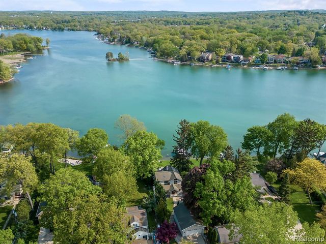 7028 Terrell Street, Waterford, MI 48329