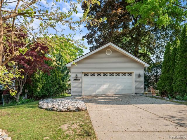 7028 Terrell Street, Waterford, MI 48329