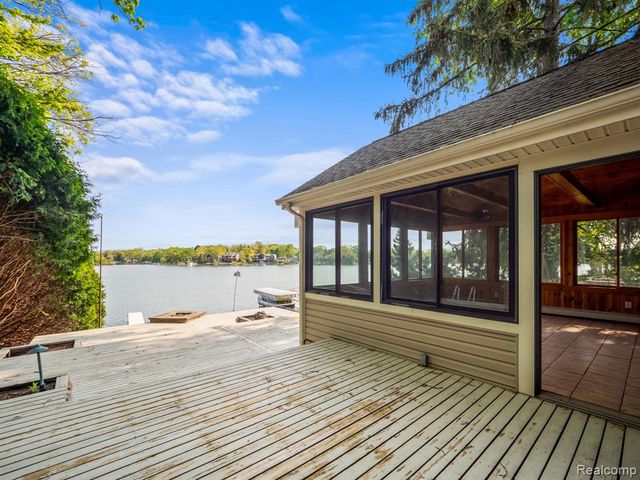 7028 Terrell Street, Waterford, MI 48329