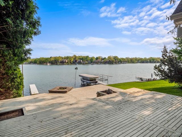 7028 Terrell Street, Waterford, MI 48329