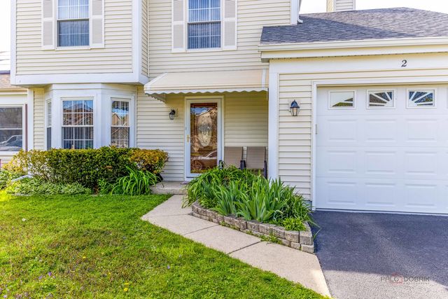 2 SANDHURST Road, Mundelein, IL 60060