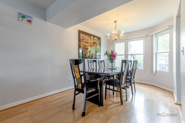 2 SANDHURST Road, Mundelein, IL 60060