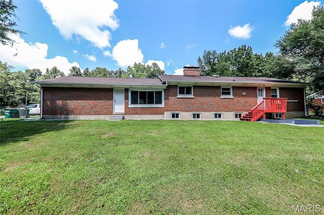 35 Harmon Drive, Lebanon, IL 62254