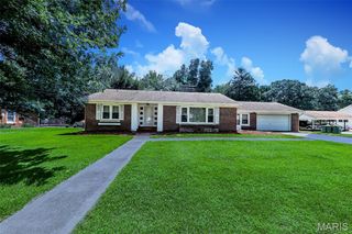 35 Harmon Drive, Lebanon, IL 62254