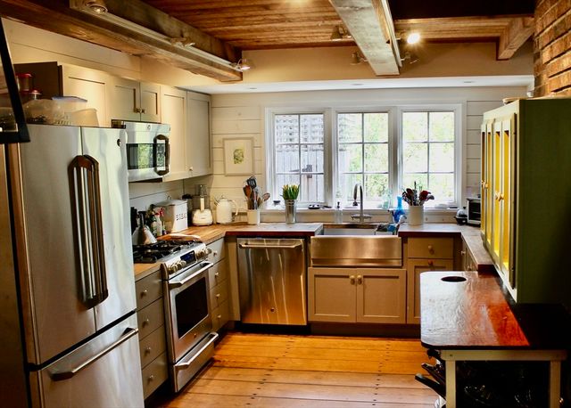225 Lamberts Cove Rd, West Tisbury, MA 02575