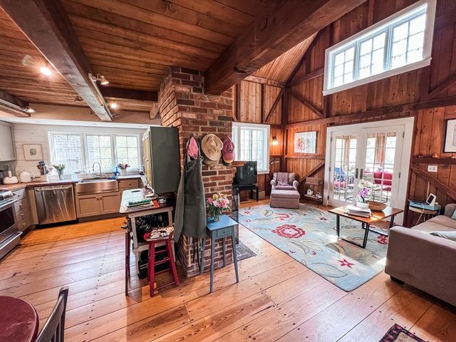 225 Lamberts Cove Rd, West Tisbury, MA 02575