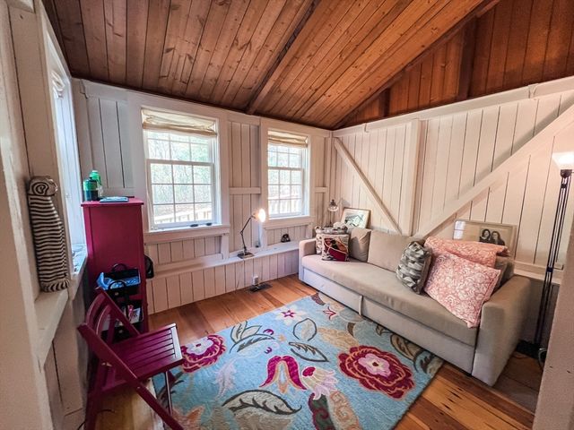 225 Lamberts Cove Rd, West Tisbury, MA 02575