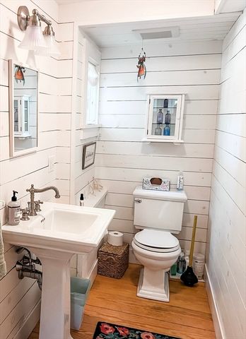 225 Lamberts Cove Rd, West Tisbury, MA 02575