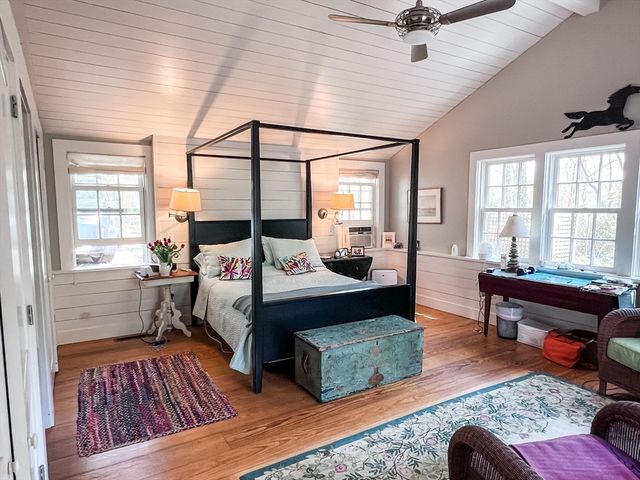 225 Lamberts Cove Rd, West Tisbury, MA 02575