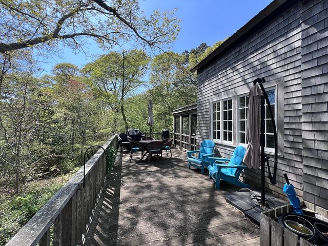 225 Lamberts Cove Rd, West Tisbury, MA 02575