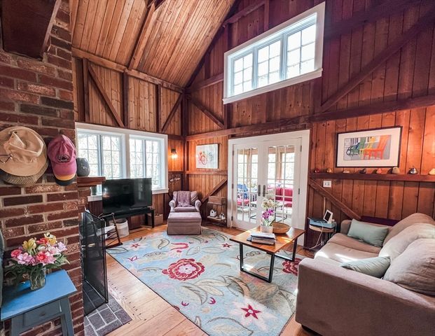 225 Lamberts Cove Rd, West Tisbury, MA 02575