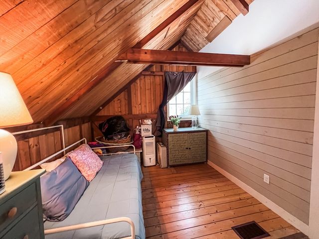 225 Lamberts Cove Rd, West Tisbury, MA 02575