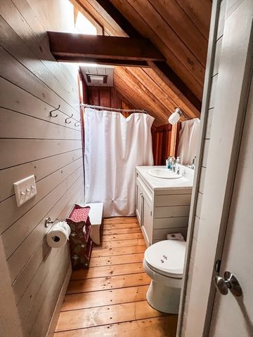 225 Lamberts Cove Rd, West Tisbury, MA 02575