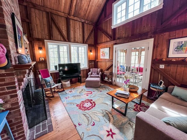 225 Lamberts Cove Rd, West Tisbury, MA 02575