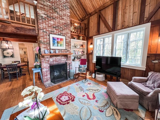 225 Lamberts Cove Rd, West Tisbury, MA 02575