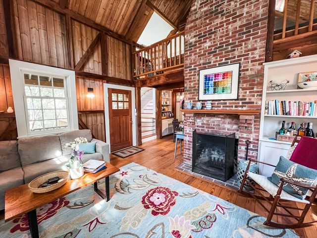 225 Lamberts Cove Rd, West Tisbury, MA 02575