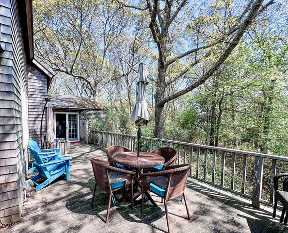 225 Lamberts Cove Rd, West Tisbury, MA 02575