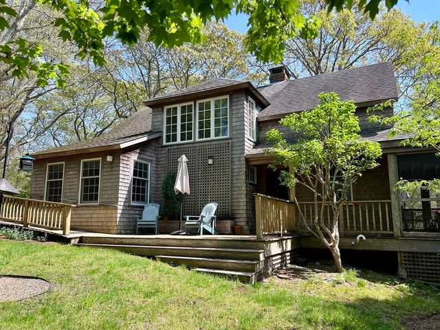 225 Lamberts Cove Rd, West Tisbury, MA 02575