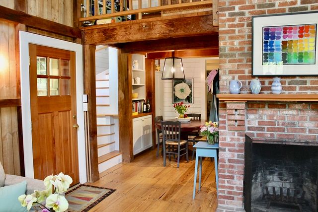 225 Lamberts Cove Rd, West Tisbury, MA 02575