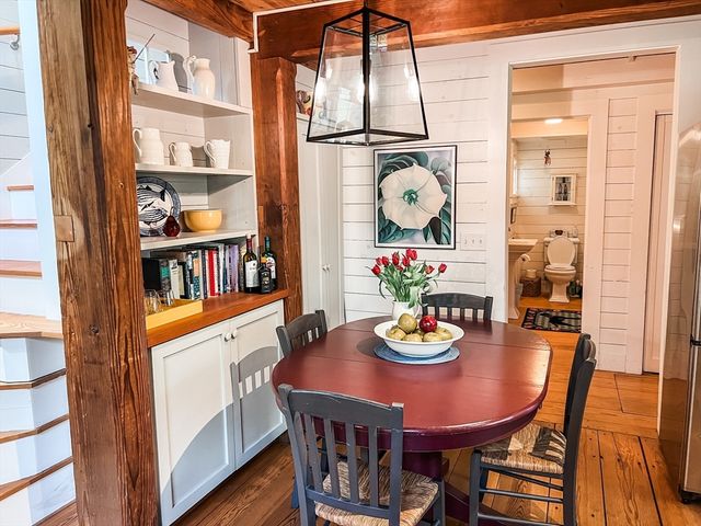 225 Lamberts Cove Rd, West Tisbury, MA 02575