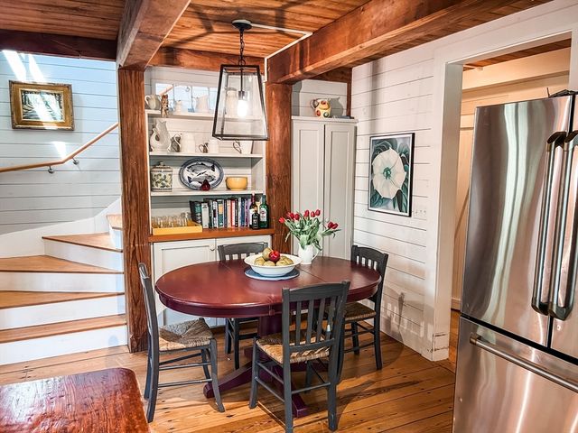 225 Lamberts Cove Rd, West Tisbury, MA 02575