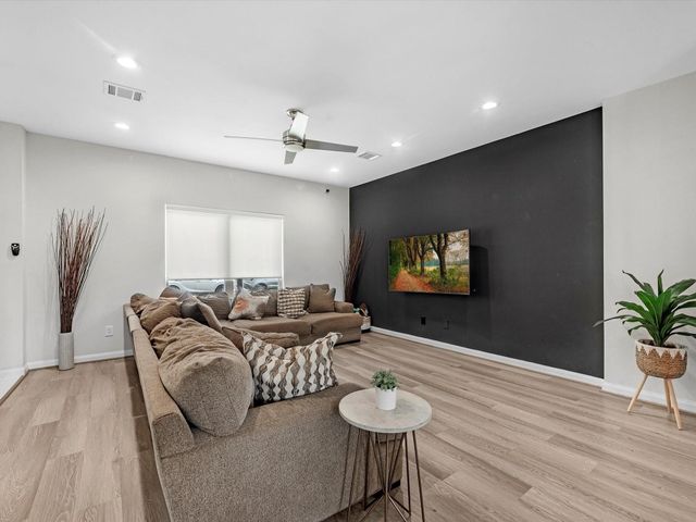 8407 James Franklin Street, Houston, TX 77088