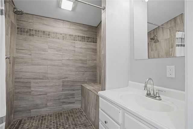 2441 1st Street SW, Cedar Rapids, IA 52404