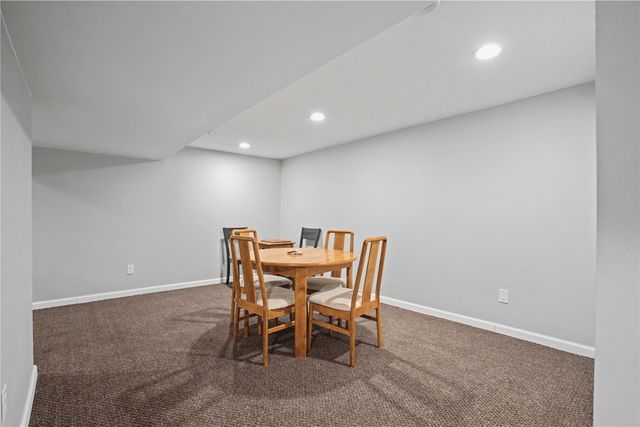 2441 1st Street SW, Cedar Rapids, IA 52404