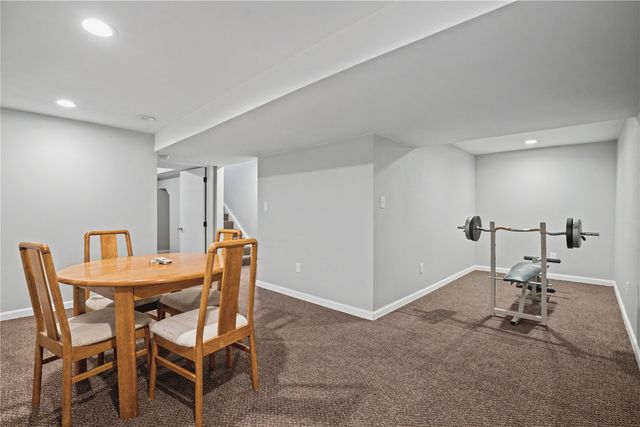 2441 1st Street SW, Cedar Rapids, IA 52404