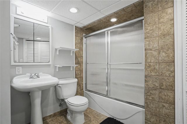 2441 1st Street SW, Cedar Rapids, IA 52404