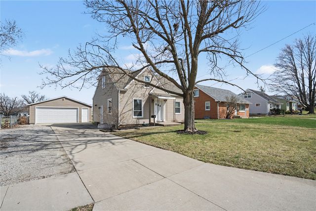 2441 1st Street SW, Cedar Rapids, IA 52404