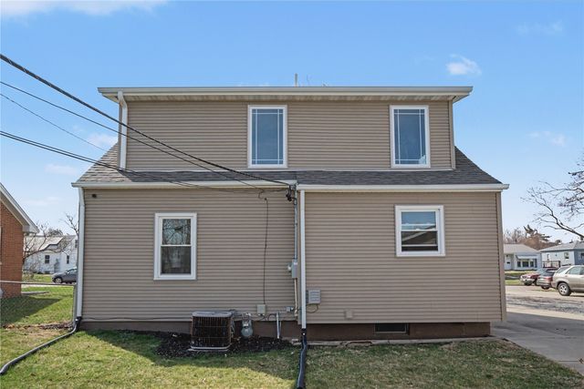 2441 1st Street SW, Cedar Rapids, IA 52404