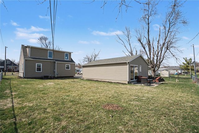 2441 1st Street SW, Cedar Rapids, IA 52404
