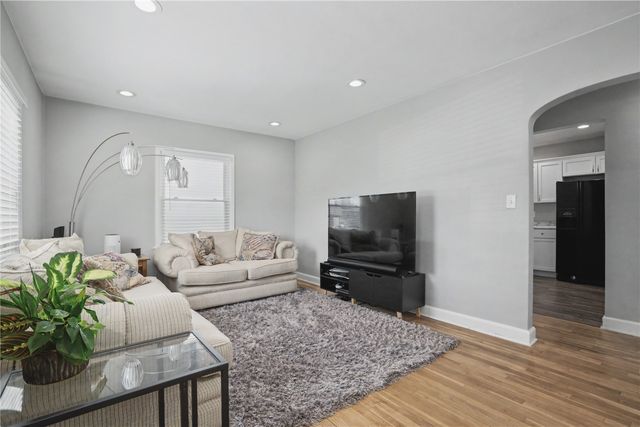 2441 1st Street SW, Cedar Rapids, IA 52404