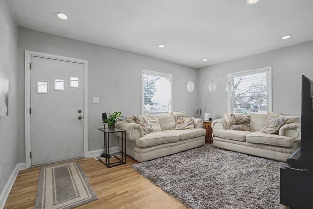 2441 1st Street SW, Cedar Rapids, IA 52404