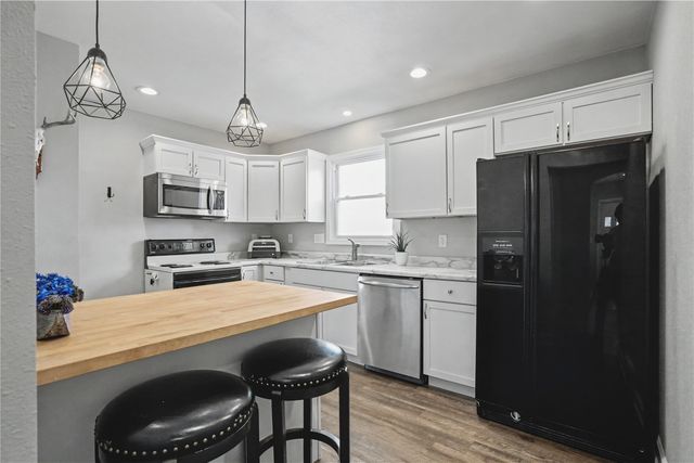 2441 1st Street SW, Cedar Rapids, IA 52404