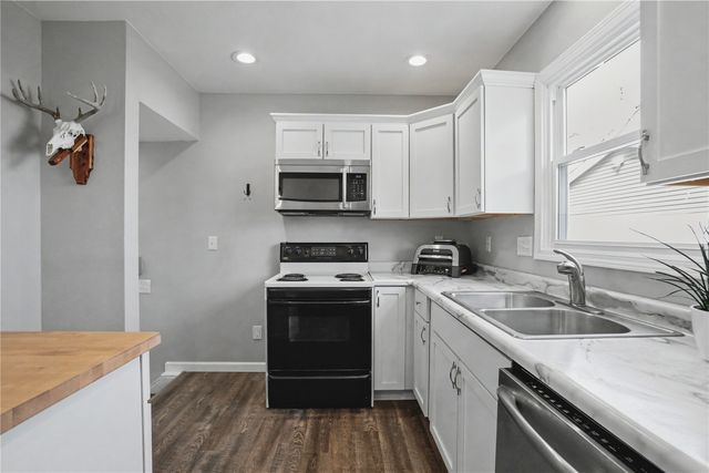 2441 1st Street SW, Cedar Rapids, IA 52404