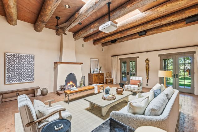 23 Media Luna, Santa Fe, NM 87508