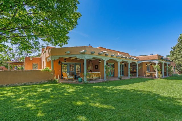 23 Media Luna, Santa Fe, NM 87508