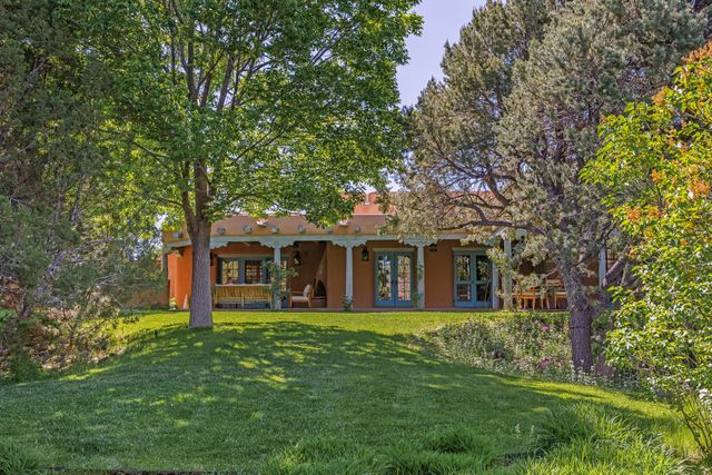 23 Media Luna, Santa Fe, NM 87508
