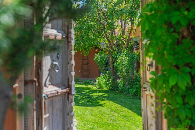 23 Media Luna, Santa Fe, NM 87508