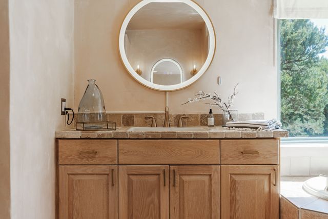 23 Media Luna, Santa Fe, NM 87508