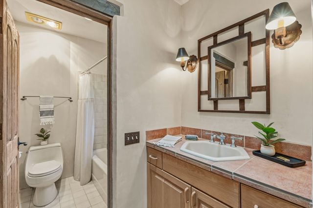 23 Media Luna, Santa Fe, NM 87508