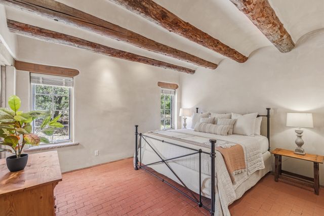 23 Media Luna, Santa Fe, NM 87508