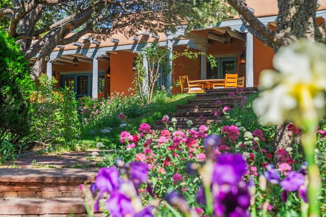 23 Media Luna, Santa Fe, NM 87508