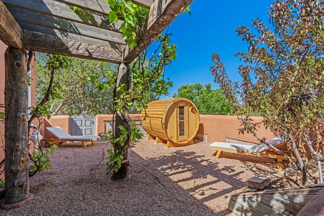 23 Media Luna, Santa Fe, NM 87508