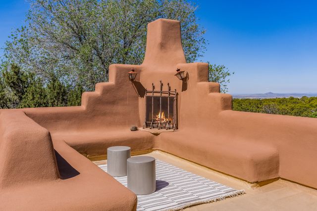 23 Media Luna, Santa Fe, NM 87508