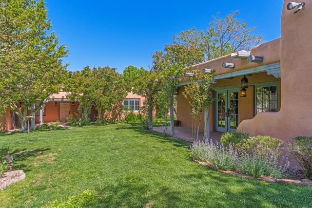 23 Media Luna, Santa Fe, NM 87508