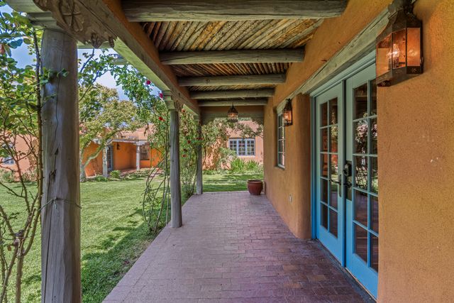 23 Media Luna, Santa Fe, NM 87508