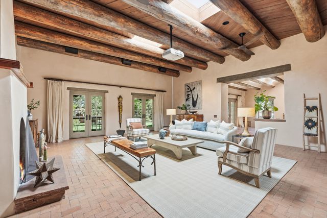 23 Media Luna, Santa Fe, NM 87508